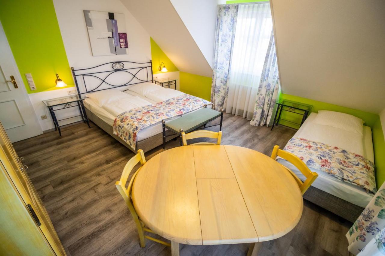Hotel Gasthof Roessle Вайнгартен Екстериор снимка