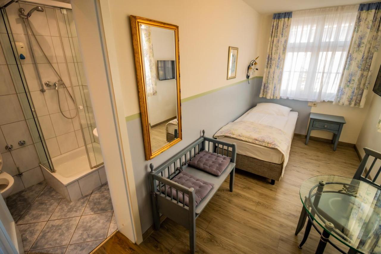 Hotel Gasthof Roessle Вайнгартен Екстериор снимка