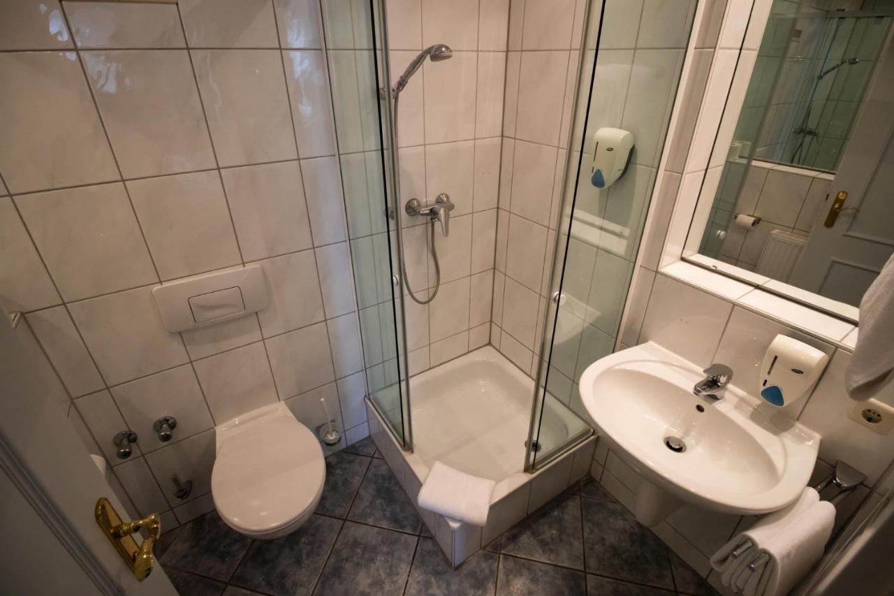 Hotel Gasthof Roessle Вайнгартен Екстериор снимка