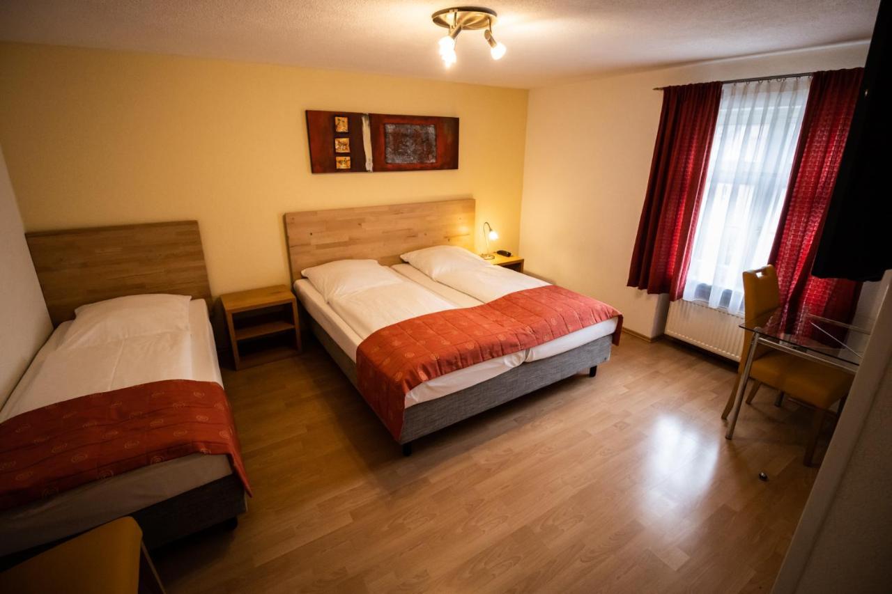 Hotel Gasthof Roessle Вайнгартен Екстериор снимка